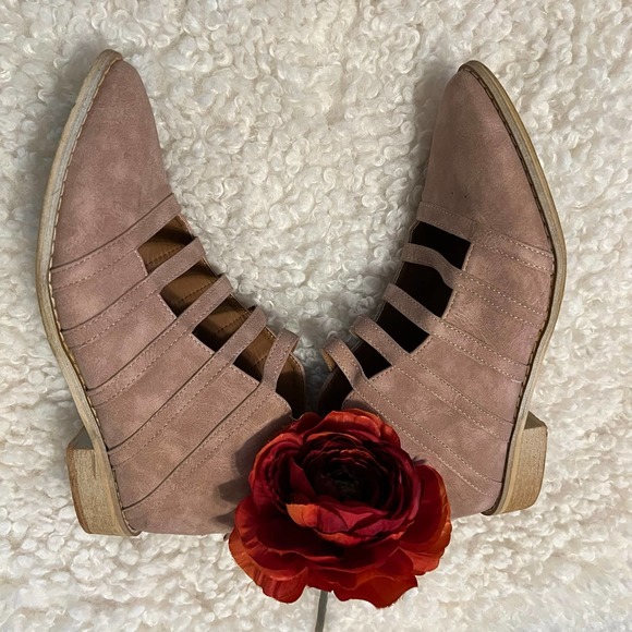 Mi.iM Ladies Shoe Boots Size 6  (Runs Wide) - Picture 3 of 5